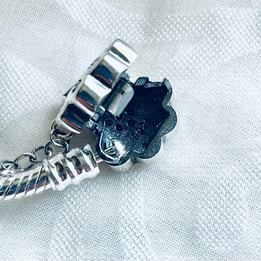 🐾NWT Paw & Bone Safety Chain Charm Bangle Bracelet✨